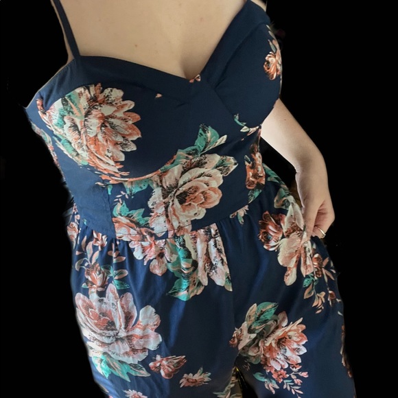 Dark Blue Floral Romper WITH POCKETS Size Small - Picture 7 of 8